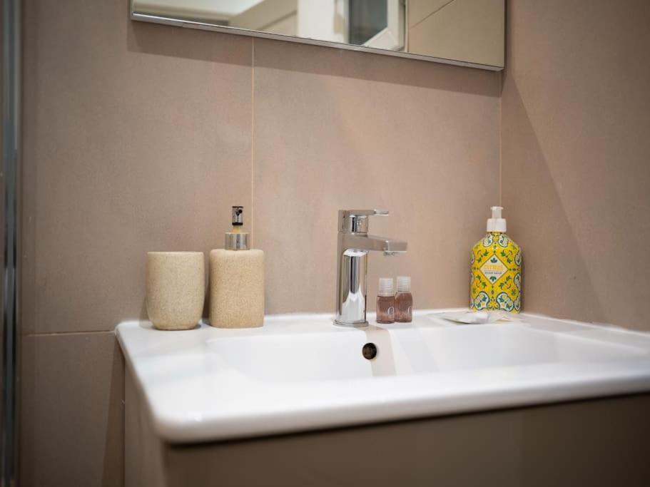 Appartement Tout Equipe 2 A 4 Couchages Au Coeur Du Vieux Port Marseille Exteriör bild